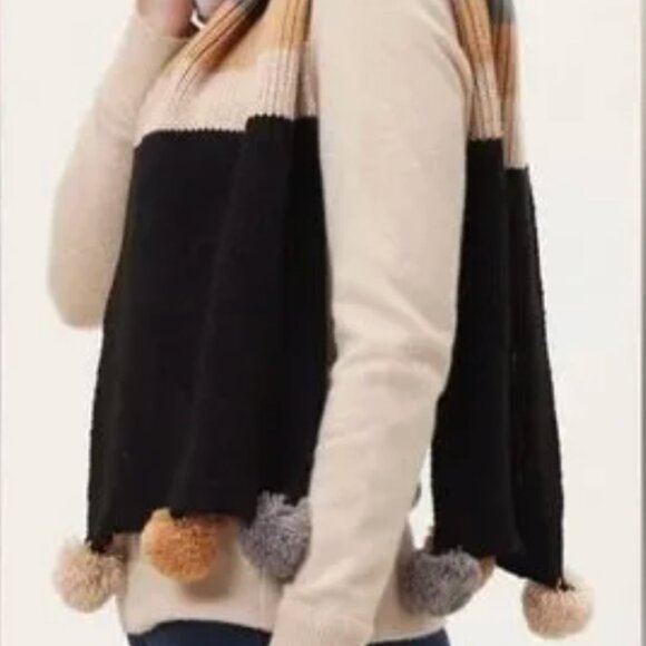Stylish Black and Tan Pom Pom Chunky Scarf-NEW - Picture 13 of 15